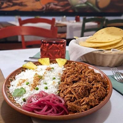 Cochinita Pibil - Maiale marinato e cotto in foglie di banano da El Rey