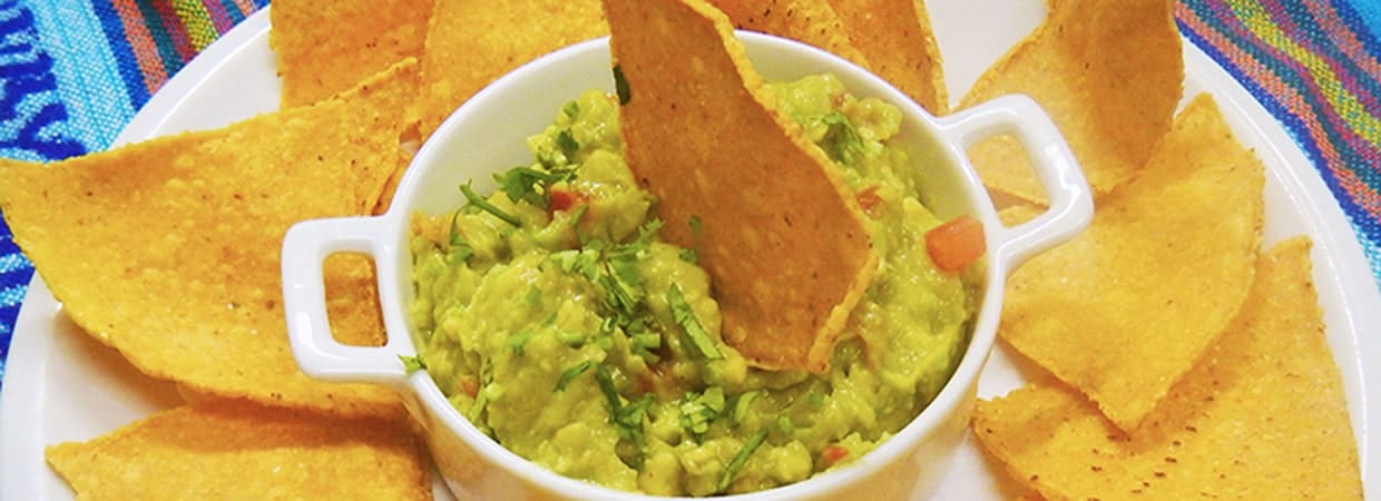 Guacamole fresco artigianale con avocado e totopos - El Rey Avenza