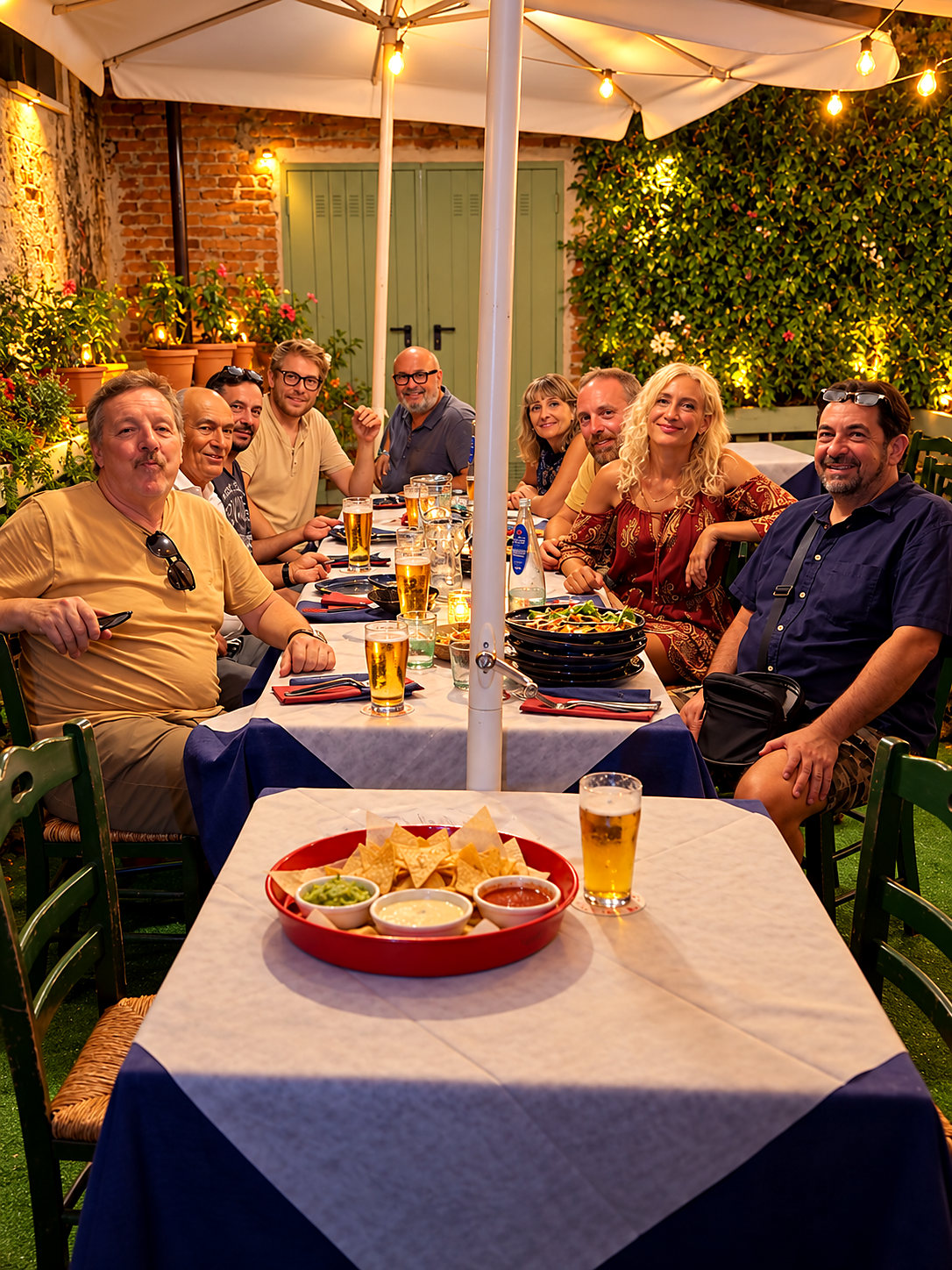 Amici nella terrazza La Plaza