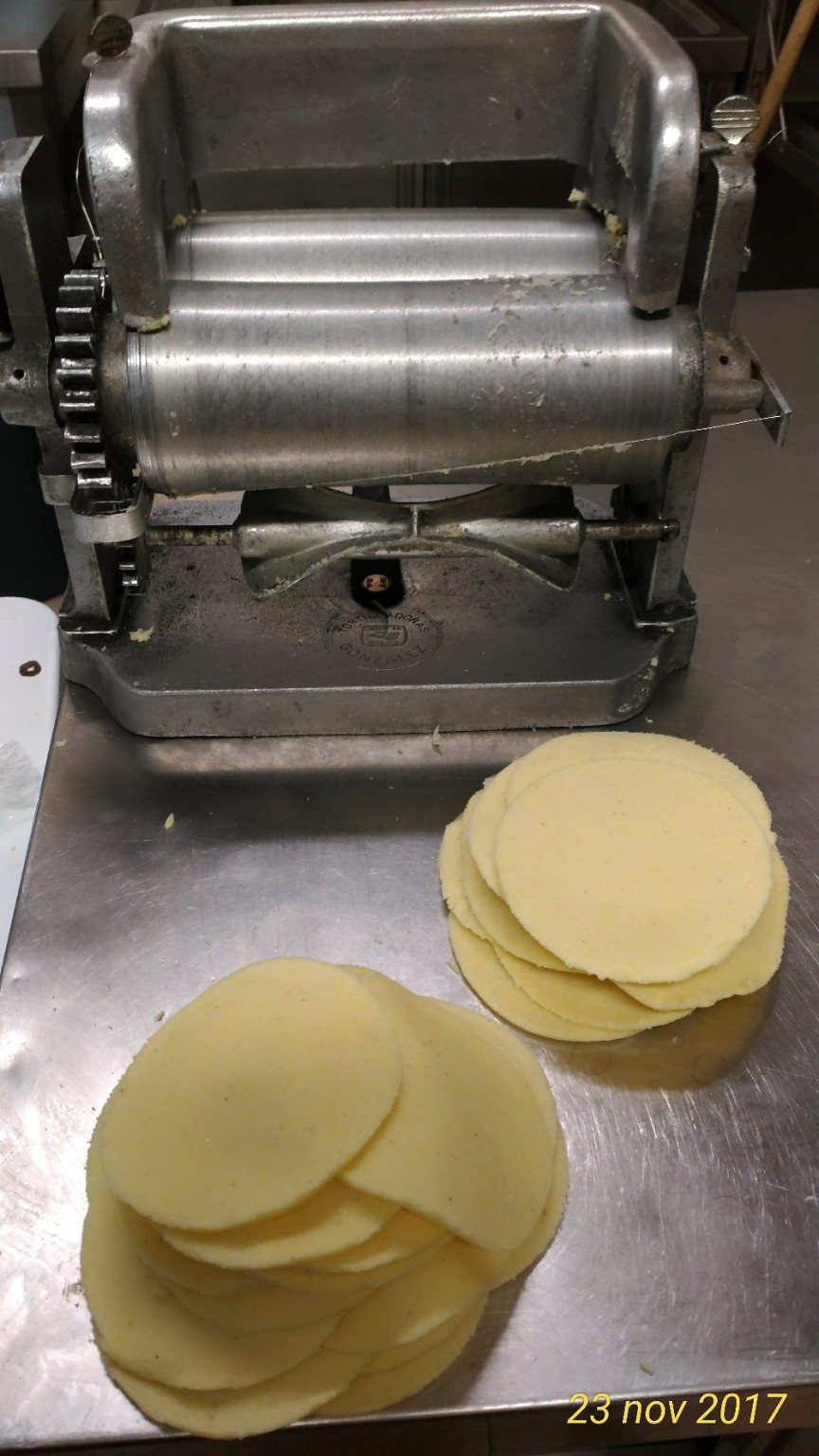 Produzione delle tortillas di mais El Rey documentata il 23 novembre 2017