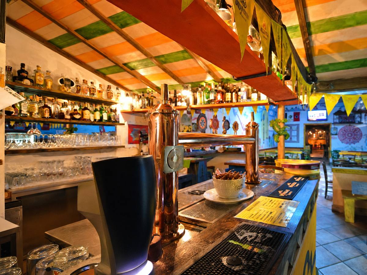 Interno La Plaza Pub & Taqueria ad Avenza, Carrara
